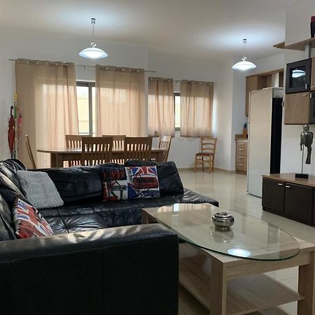 Protea Court Apartments, St Julians San Ġiljan Buitenkant foto