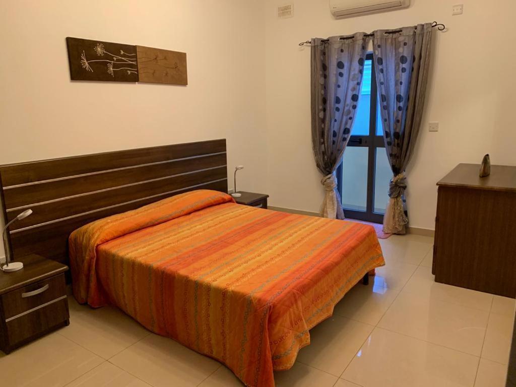 Protea Court Apartments, St Julians San Ġiljan Buitenkant foto